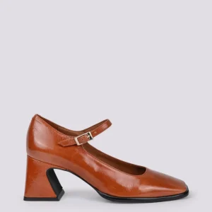 DECOLLETE CON PUNTA SQUADRATA IN VERNICE CUOIO