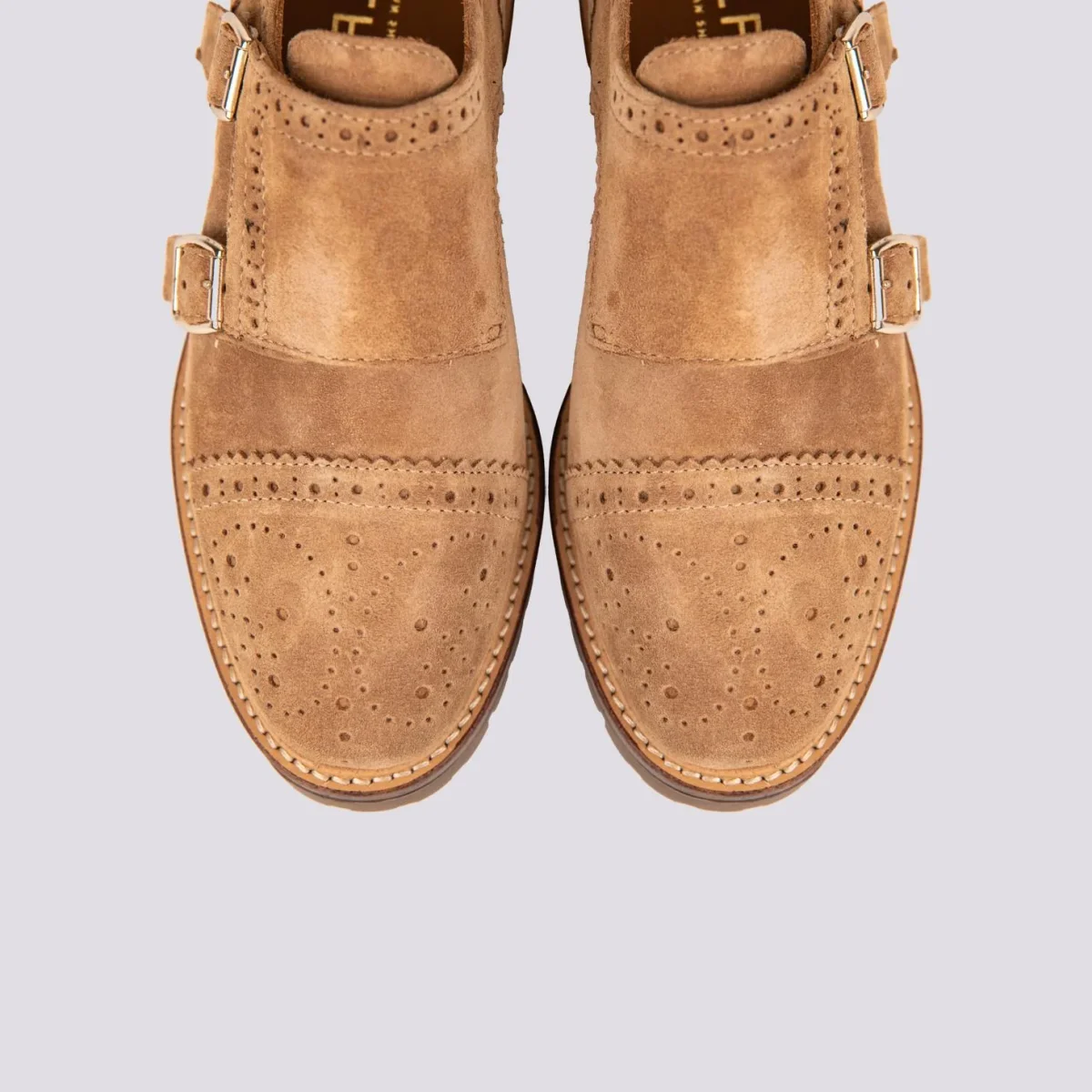 DOPPIA FIBBIA  TRAFORATA  IN CAMOSCIO BEIGE - immagine 4