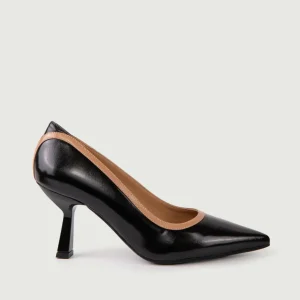 Décolleté in vernice nera con profilo cammello