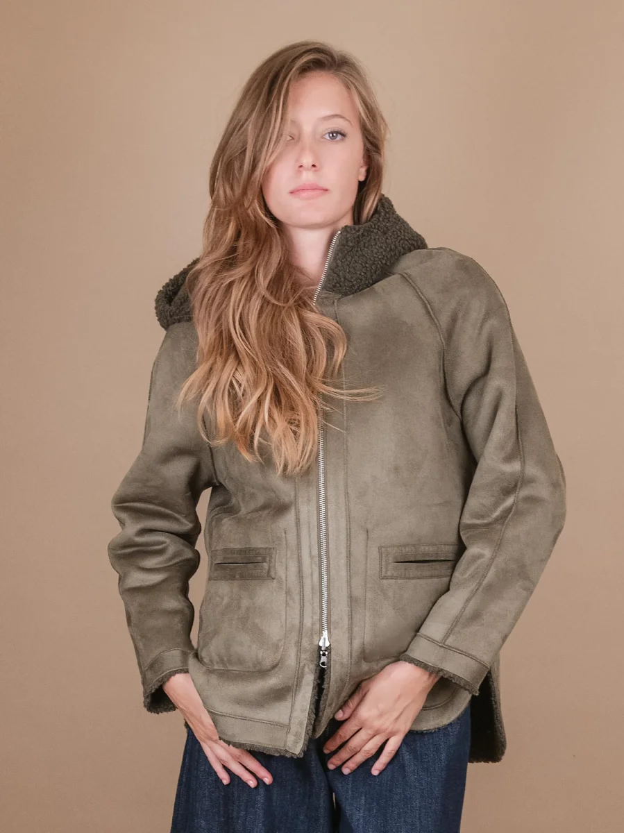 GIACCA CON CAPPUCCIO REVERSIBILE IN ECO-MONTONE VERDE