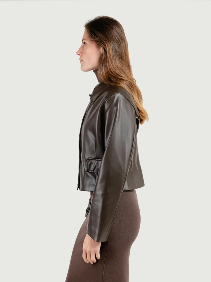 GIACCA CROPPED DOPPIOPETTO IN ECOPELLE TESTA MORO - immagine 4