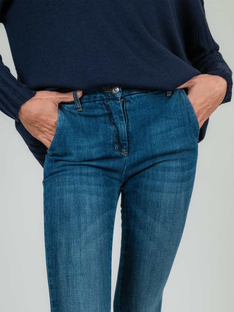 JEANS A ZAMPA IN DENIM MEDIO - immagine 5