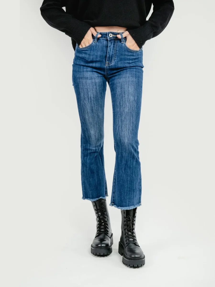 JEANS SFRANGIATO A TROMBETTA LAVAGGIO SCURO - immagine 3