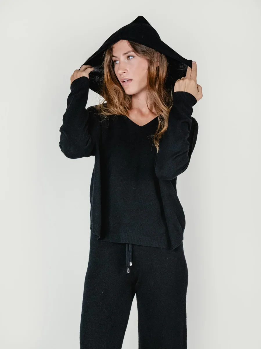 MAGLIA CON CAPPUCCIO NERO - immagine 5