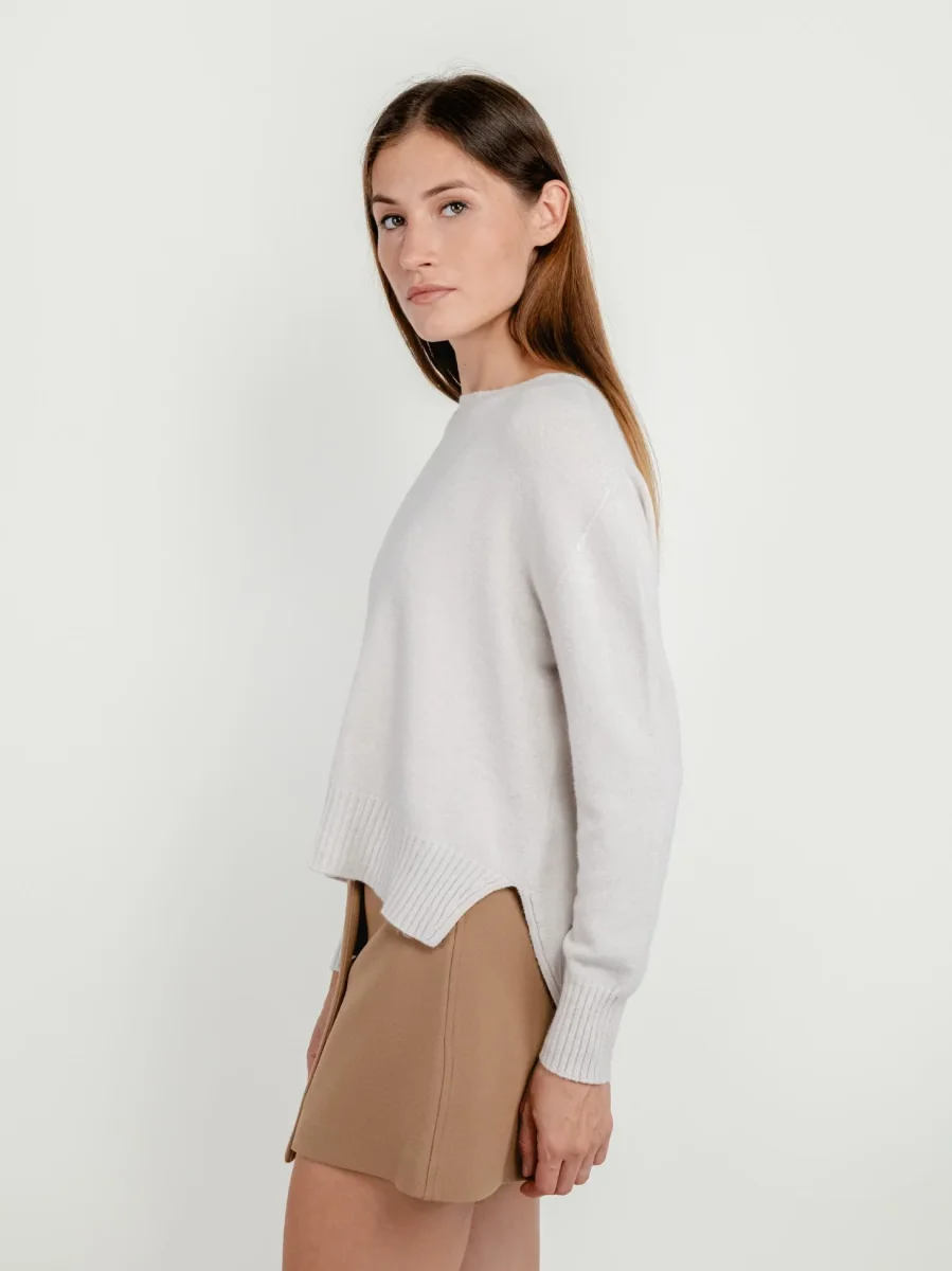 MAGLIA GIROCOLLO CON FONDO ASIMMETRICO PANNA - immagine 3