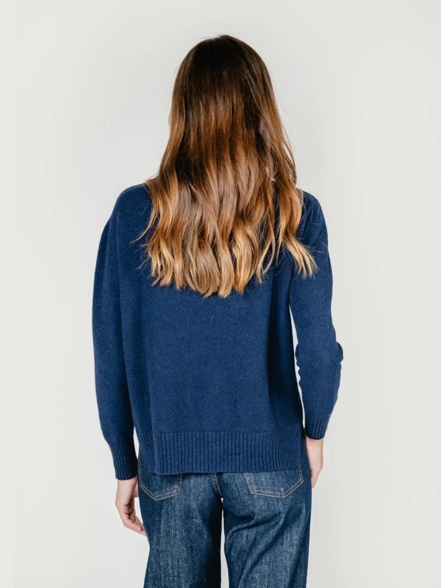 MAGLIA GIROCOLLO CON FONDO ASSIMETRICO BLU - immagine 4