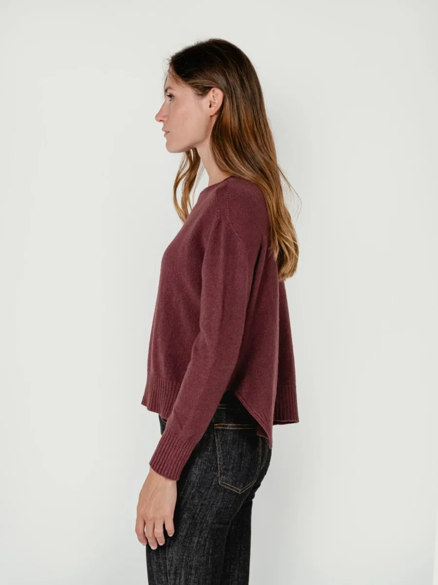 MAGLIA GIROCOLLO CON FONDO ASSIMETRICO BORDEAUX - immagine 3