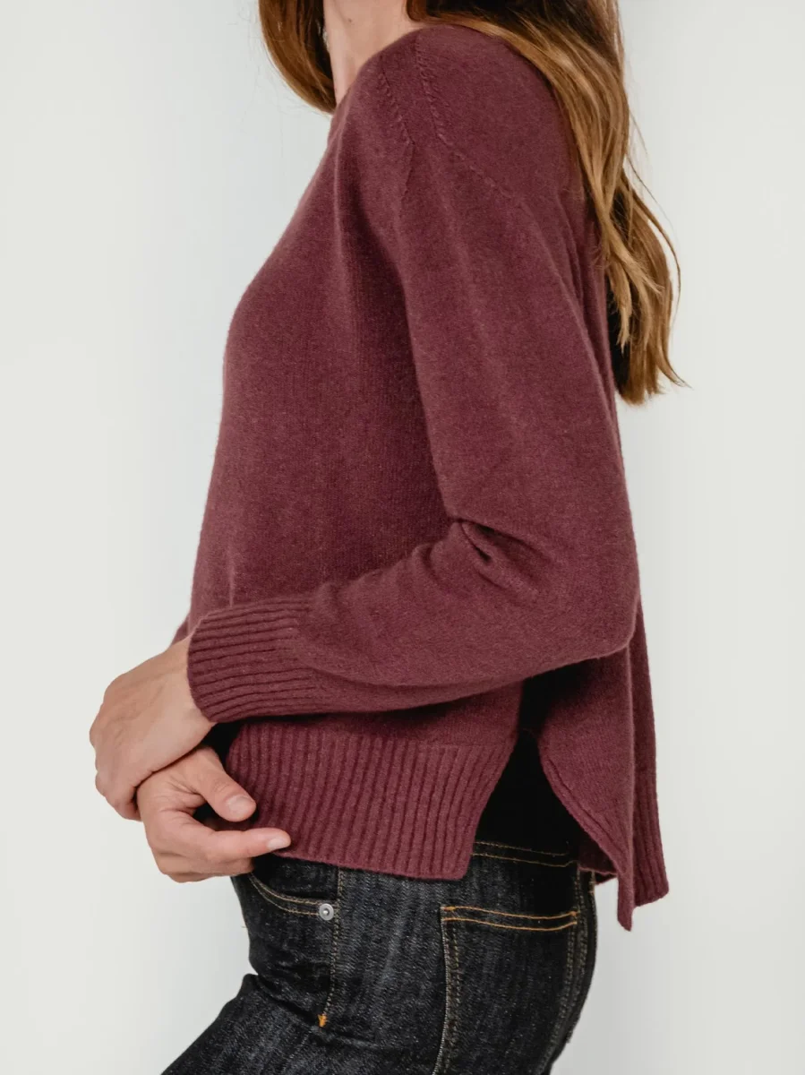 MAGLIA GIROCOLLO CON FONDO ASSIMETRICO BORDEAUX - immagine 5