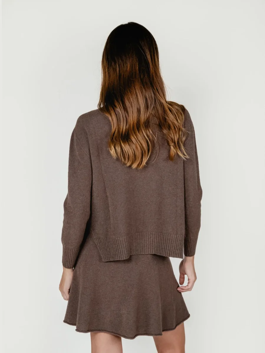 MAGLIA GIROCOLLO CON FONDO ASSIMETRICO TABACCO - immagine 4