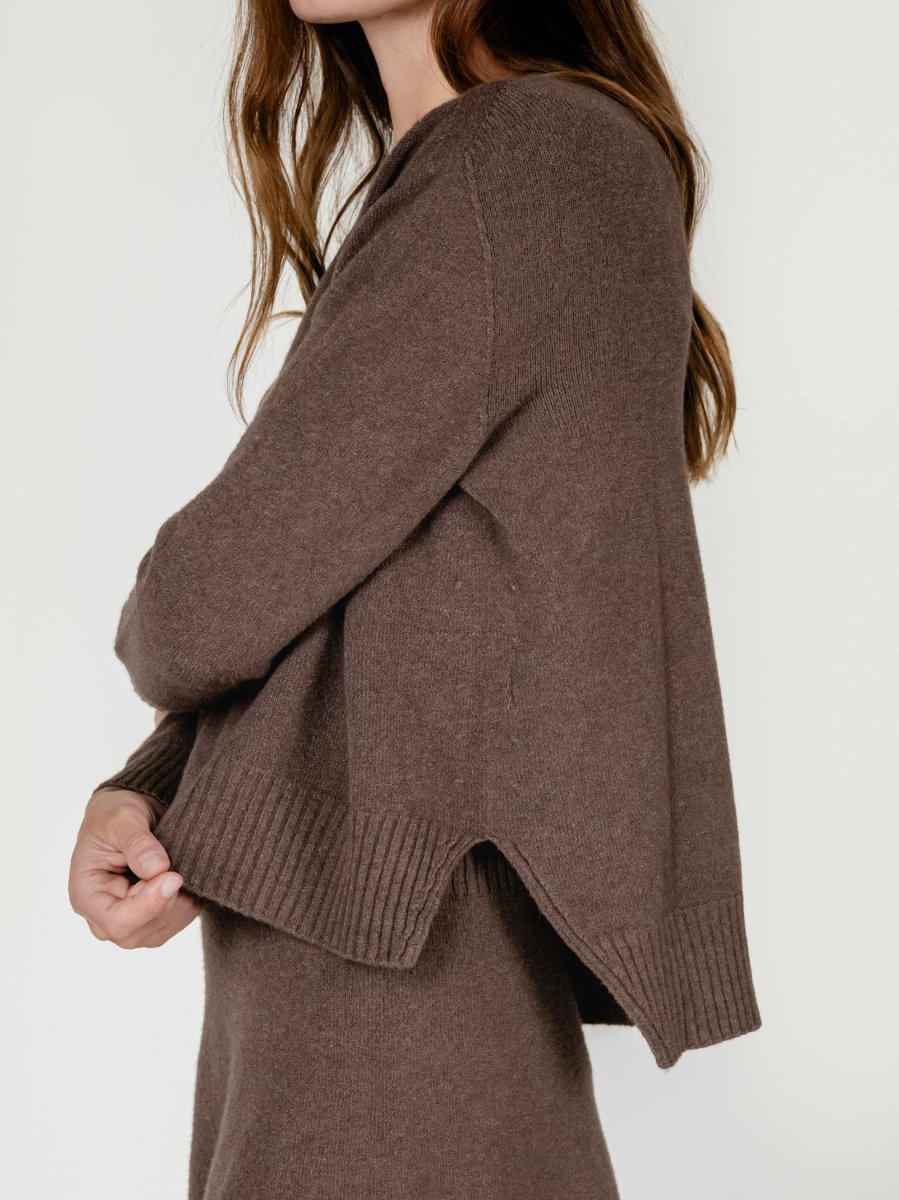 MAGLIA GIROCOLLO CON FONDO ASSIMETRICO TABACCO - immagine 5