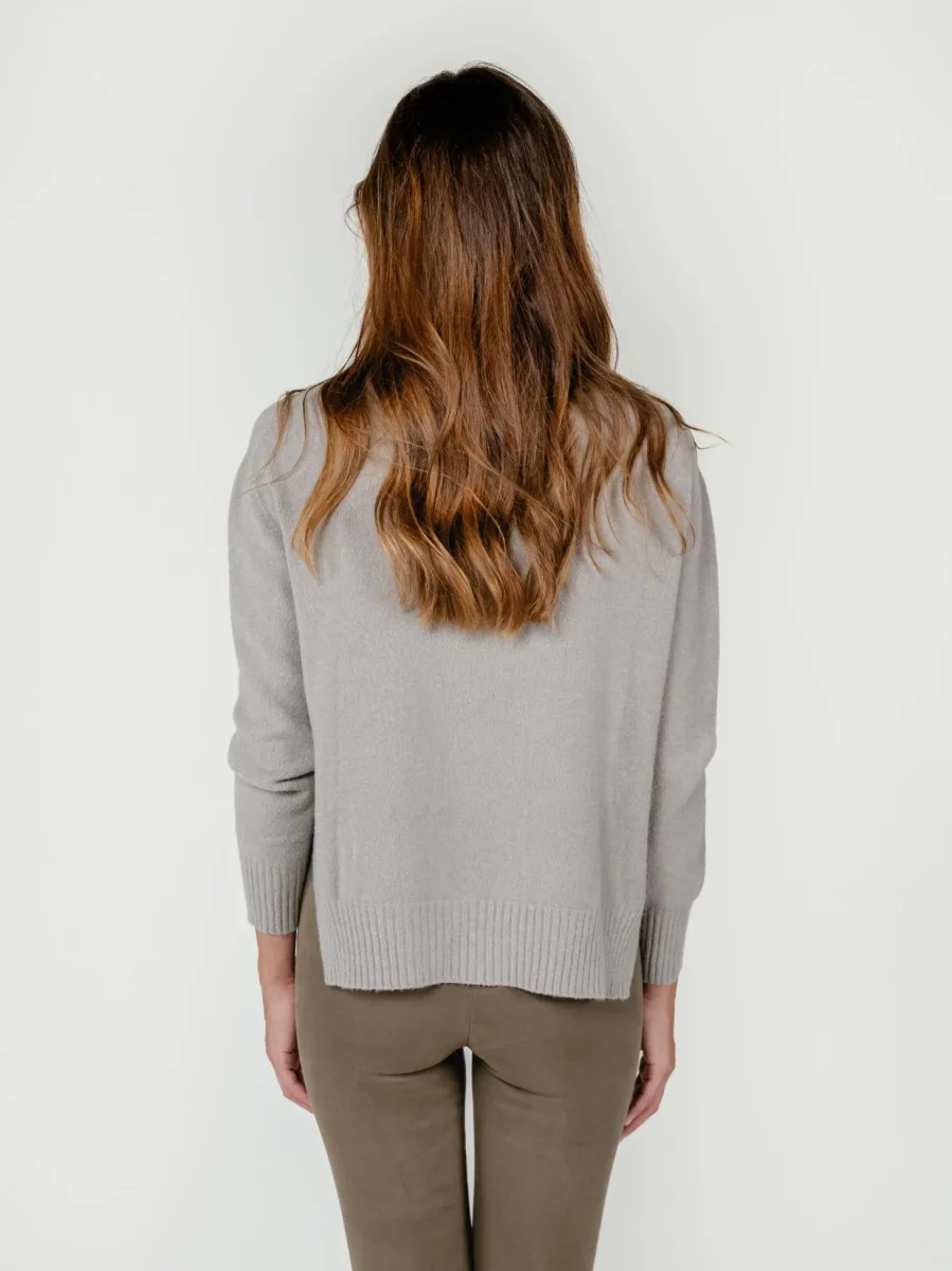 MAGLIA GIROCOLLO CON FONDO ASSIMETRICO TORTORA - immagine 4