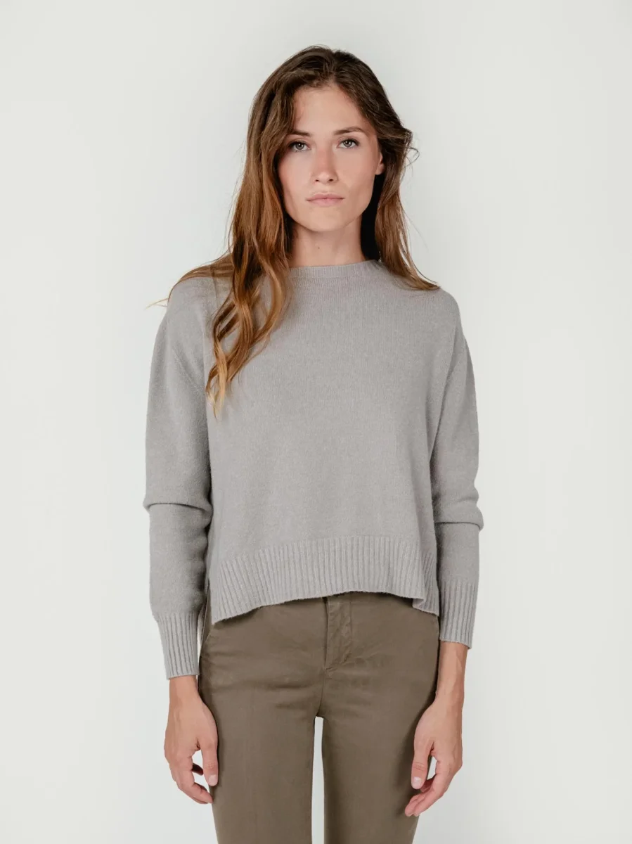 MAGLIA GIROCOLLO CON FONDO ASSIMETRICO TORTORA