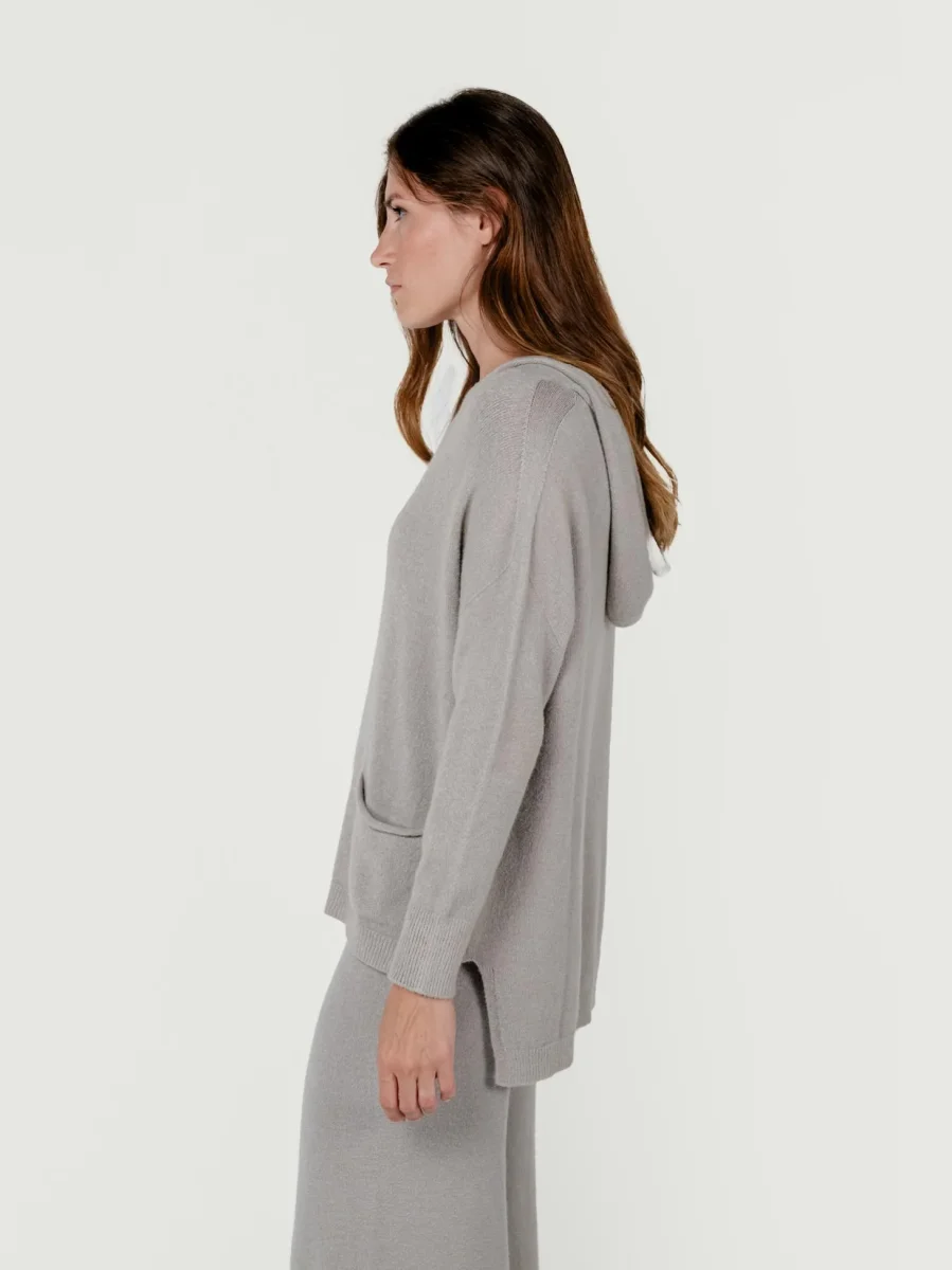 MAGLIA LUNGA CON TASCHE E CAPPUCCIO AVORIO - immagine 3