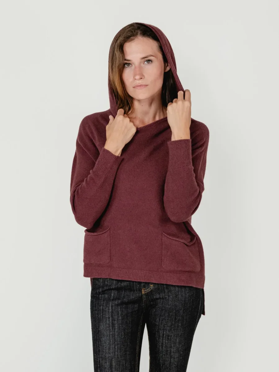 MAGLIA LUNGA CON TASCHE E CAPPUCCIO BORDEAUX