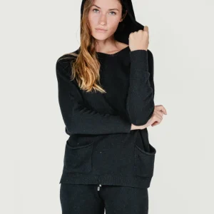 MAGLIA LUNGA CON TASCHE E CAPPUCCIO NERO