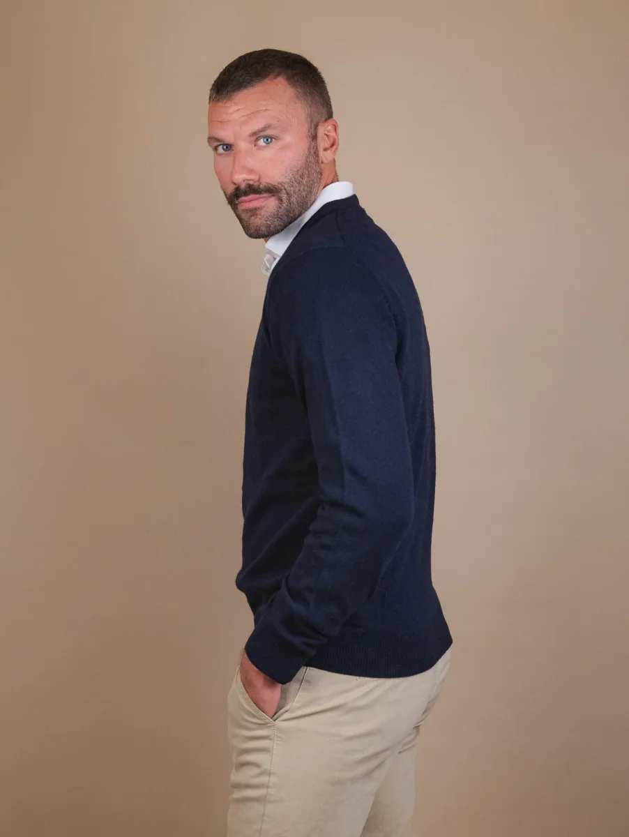 MAGLIA SCOLLO A V IN LANA MISTO CASHMERE BLU - immagine 3