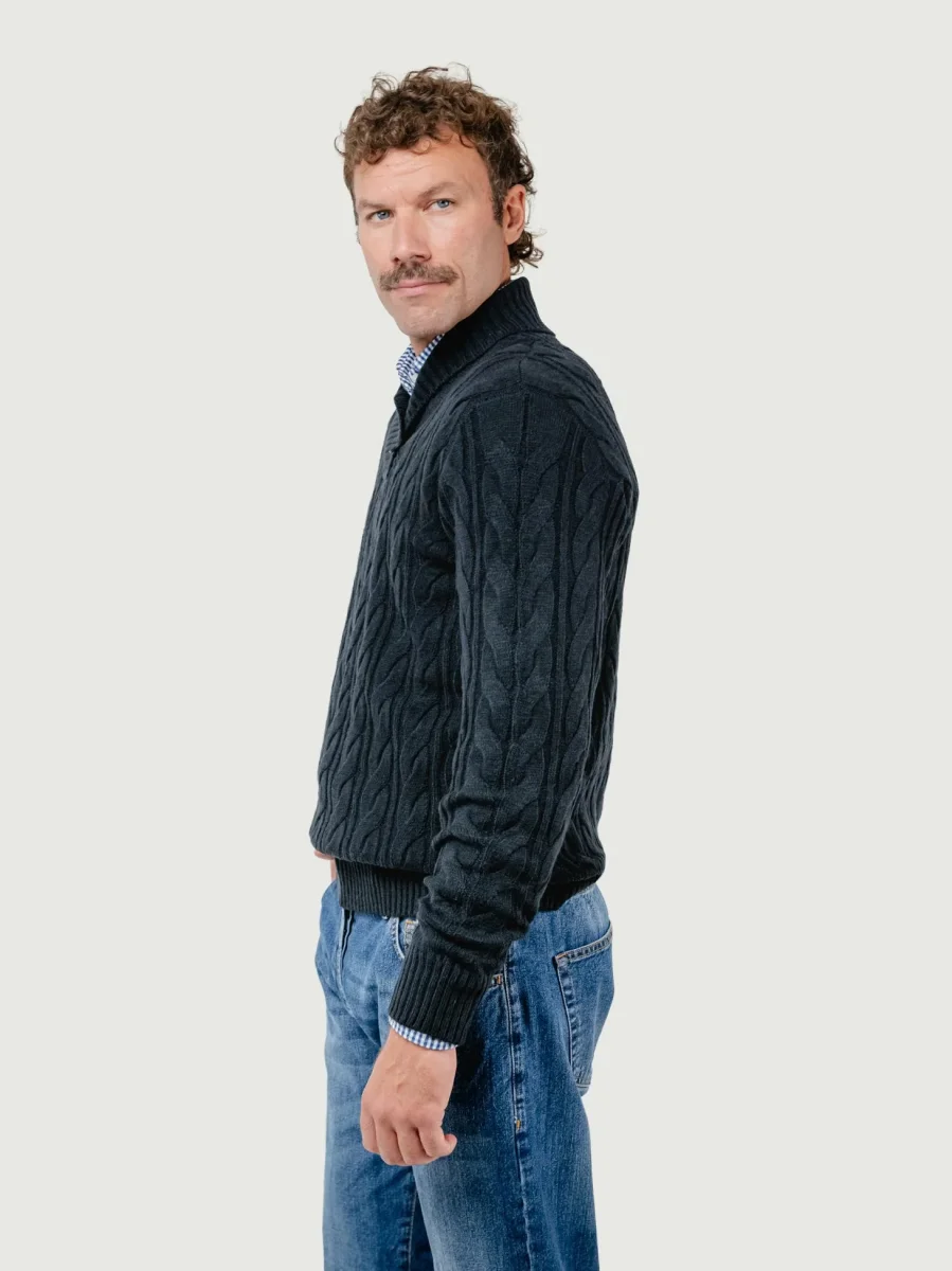 MAGLIONE A TRECCE CON COLLO SCIALLATO BLU - immagine 3