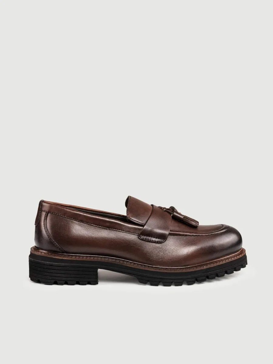 MOCASSINO CON NAPPINE IN PELLE SFUMATA