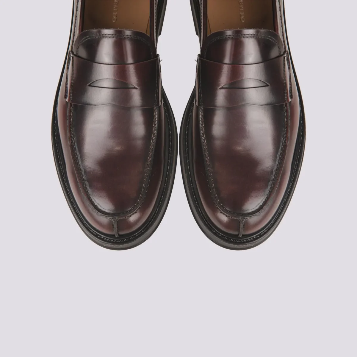 MOCASSINO CON PENNY FRONTALE IN PELLE SPAZZOLATA BORDEAUX - immagine 4