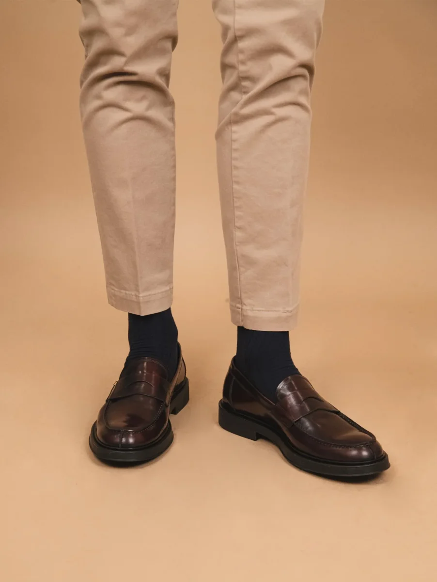 MOCASSINO CON PENNY FRONTALE IN PELLE SPAZZOLATA BORDEAUX - immagine 6