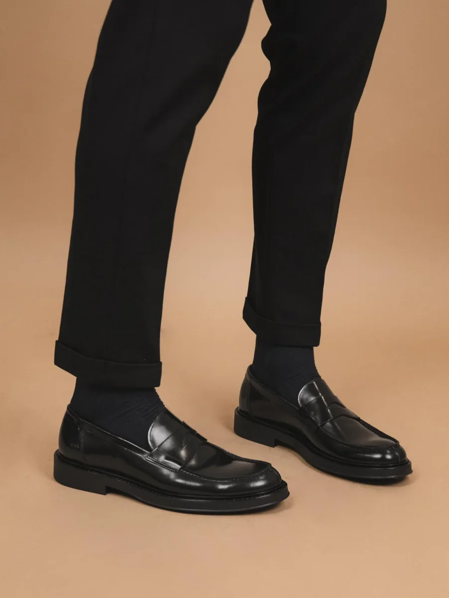 MOCASSINO CON PENNY FRONTALE IN PELLE SPAZZOLATA NERA - immagine 6