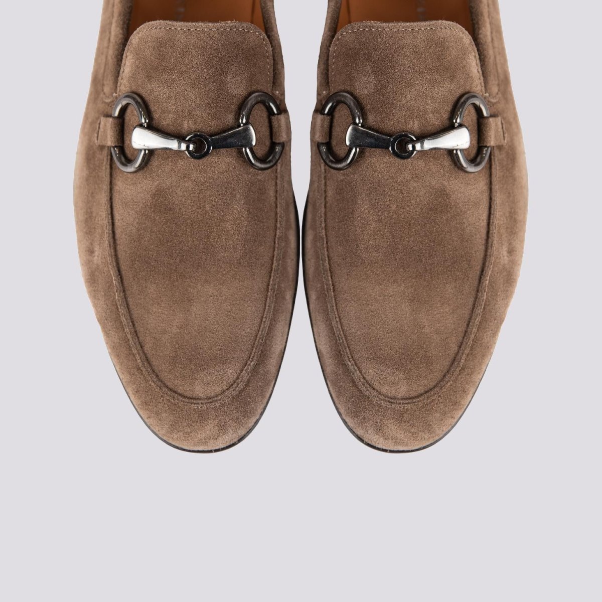 MOCASSINO IN CAMOSCIO BEIGE CON FIBBIA - immagine 4