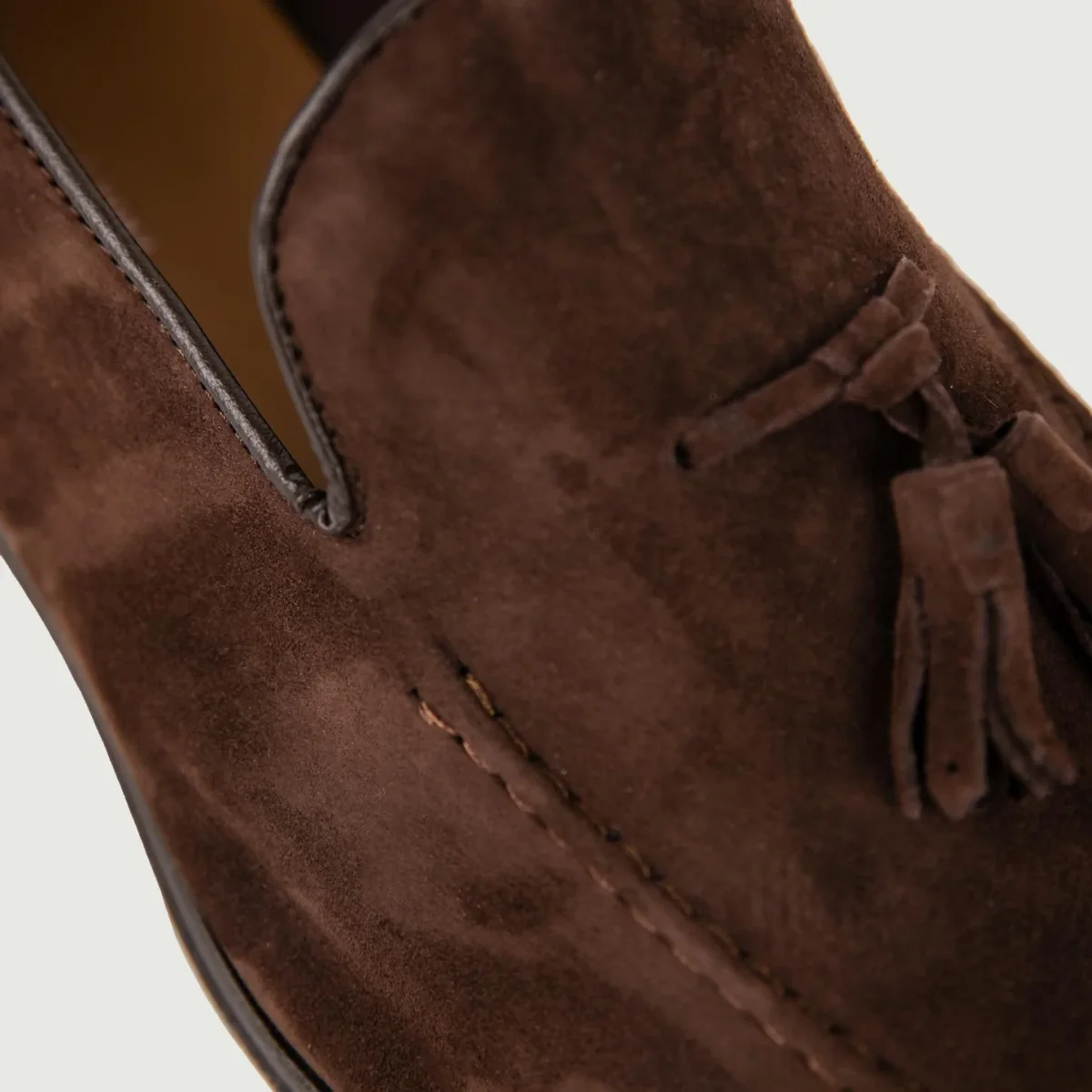 MOCASSINO IN CAMOSCIO TESTA MORO CON NAPPINE - immagine 5