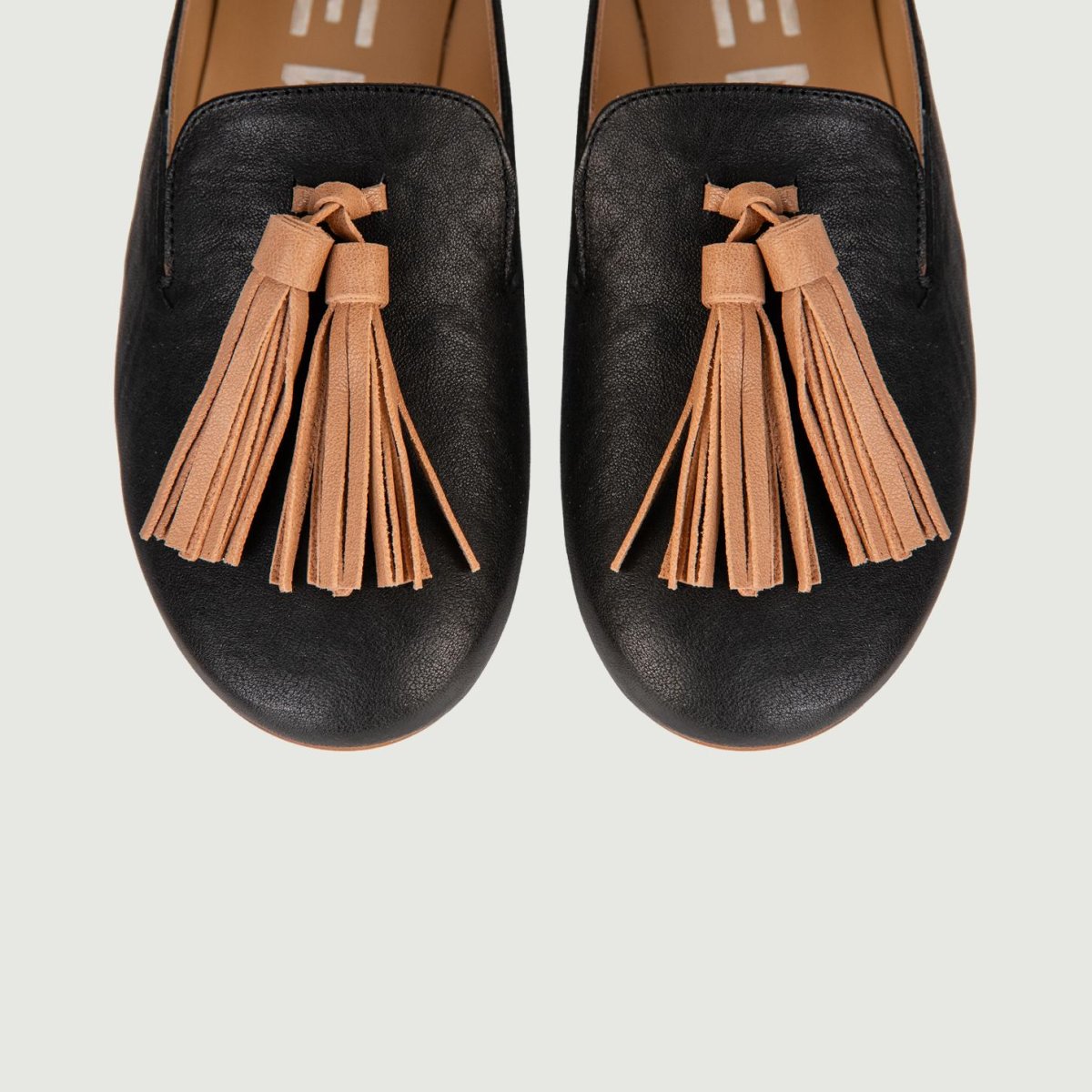 MOCASSINO IN NAPPA NERA CON MAXI NAPPINA - immagine 5