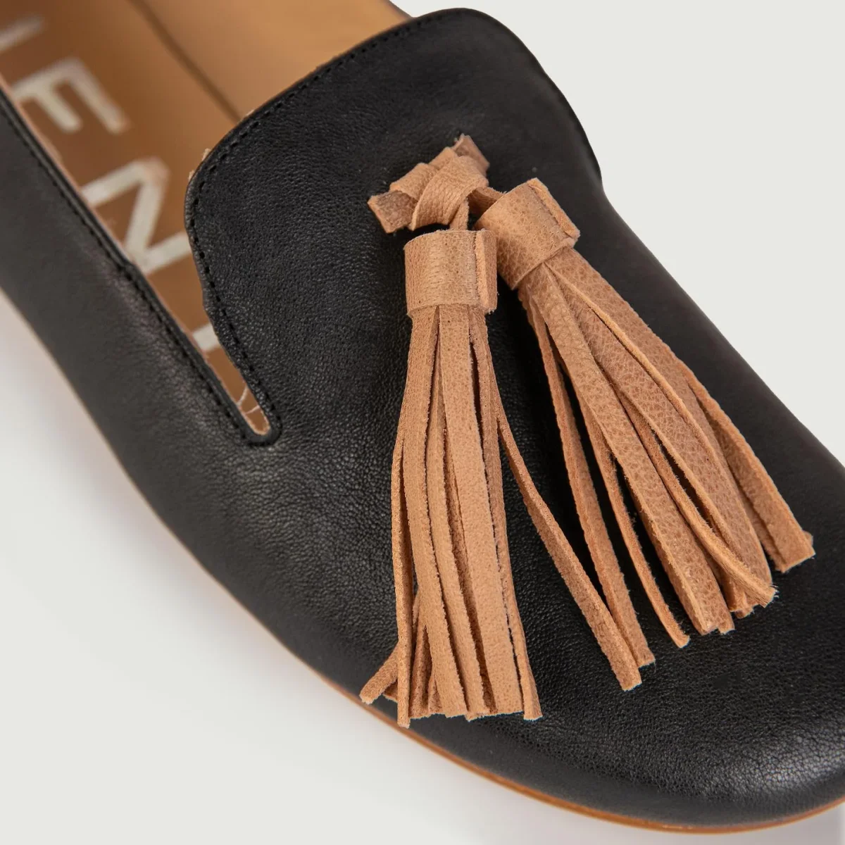 MOCASSINO IN NAPPA NERA CON MAXI NAPPINA - immagine 6