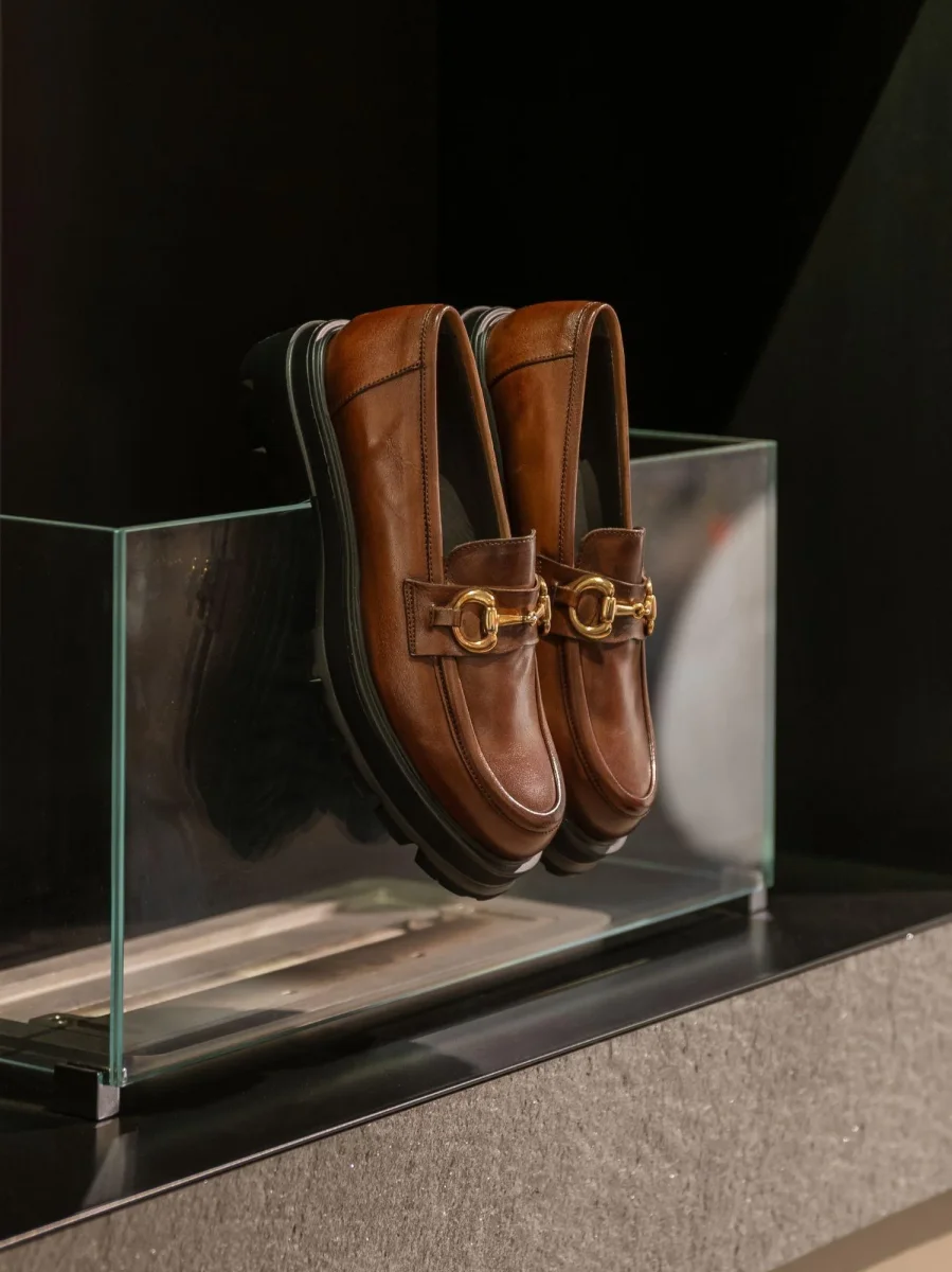 MOCASSINO IN PELLE MARRONE CON MORSETTO - immagine 7