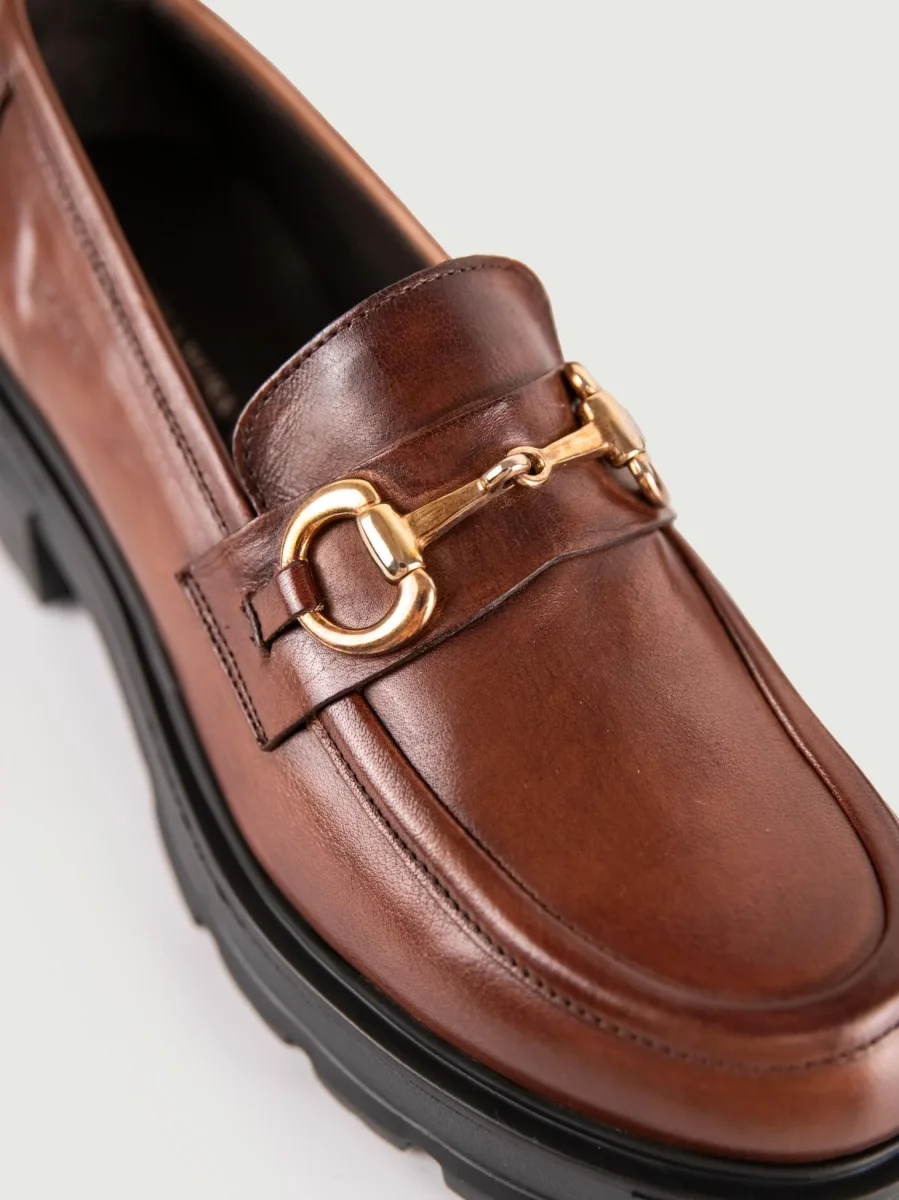 MOCASSINO IN PELLE MARRONE CON MORSETTO - immagine 6