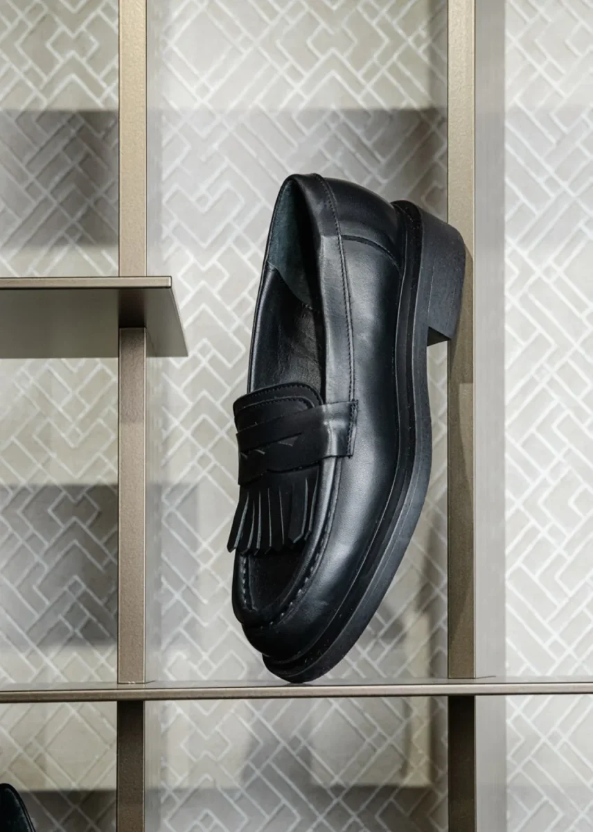 MOCASSINO PENNY CON FRANGE IN PELLE NERA - immagine 7