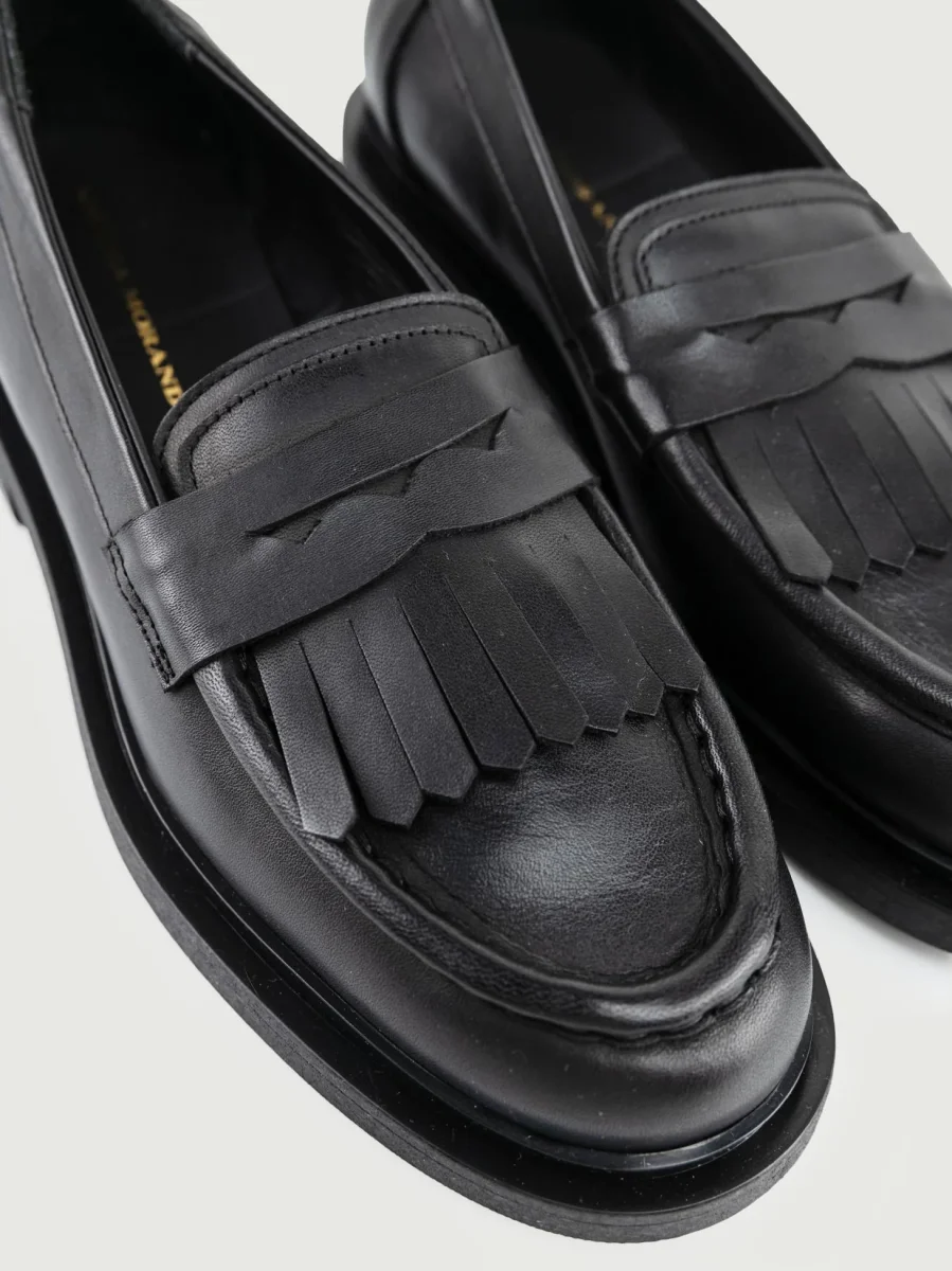MOCASSINO PENNY CON FRANGE IN PELLE NERA - immagine 6