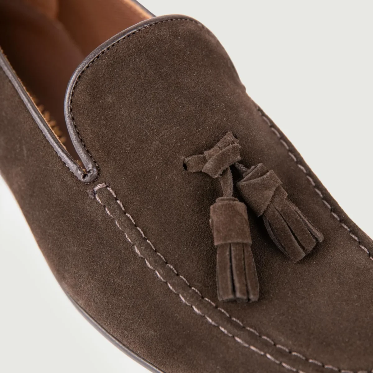 MOCASSINO SCAMOSCIATO CON NAPPINE MARRONE - immagine 5