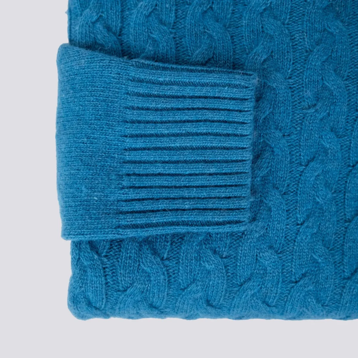 Maglione a collo alto con intreccio in lana turchese - immagine 4