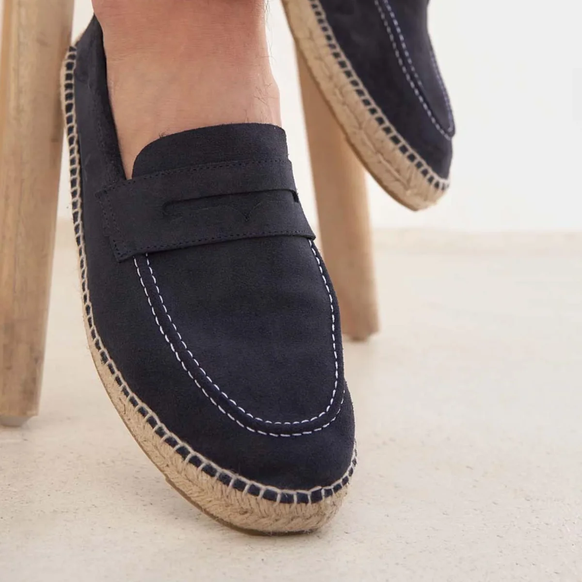 Mocassini con penny in camoscio blu - immagine 4