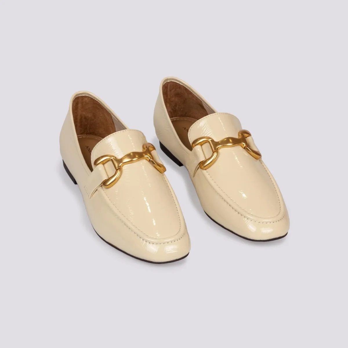 Mocassino in naplak crema con morsetto frontale - immagine 3