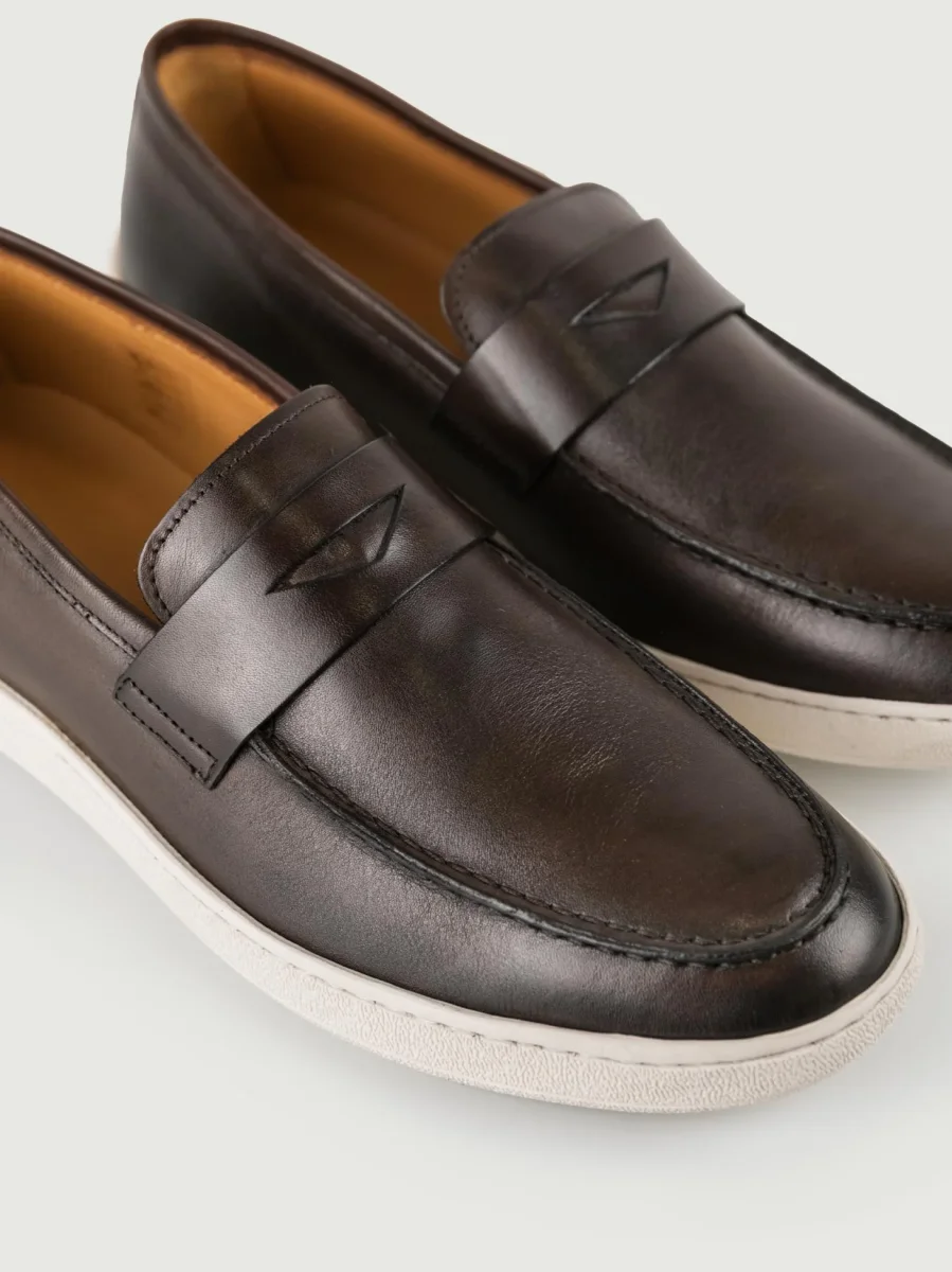 Mocassino in pelle marrone - immagine 6