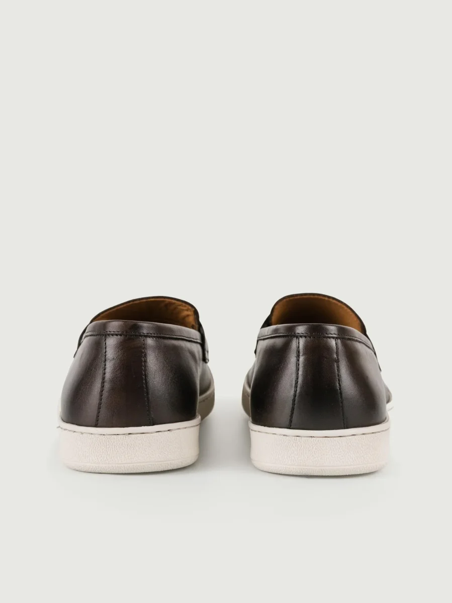 Mocassino in pelle marrone - immagine 4