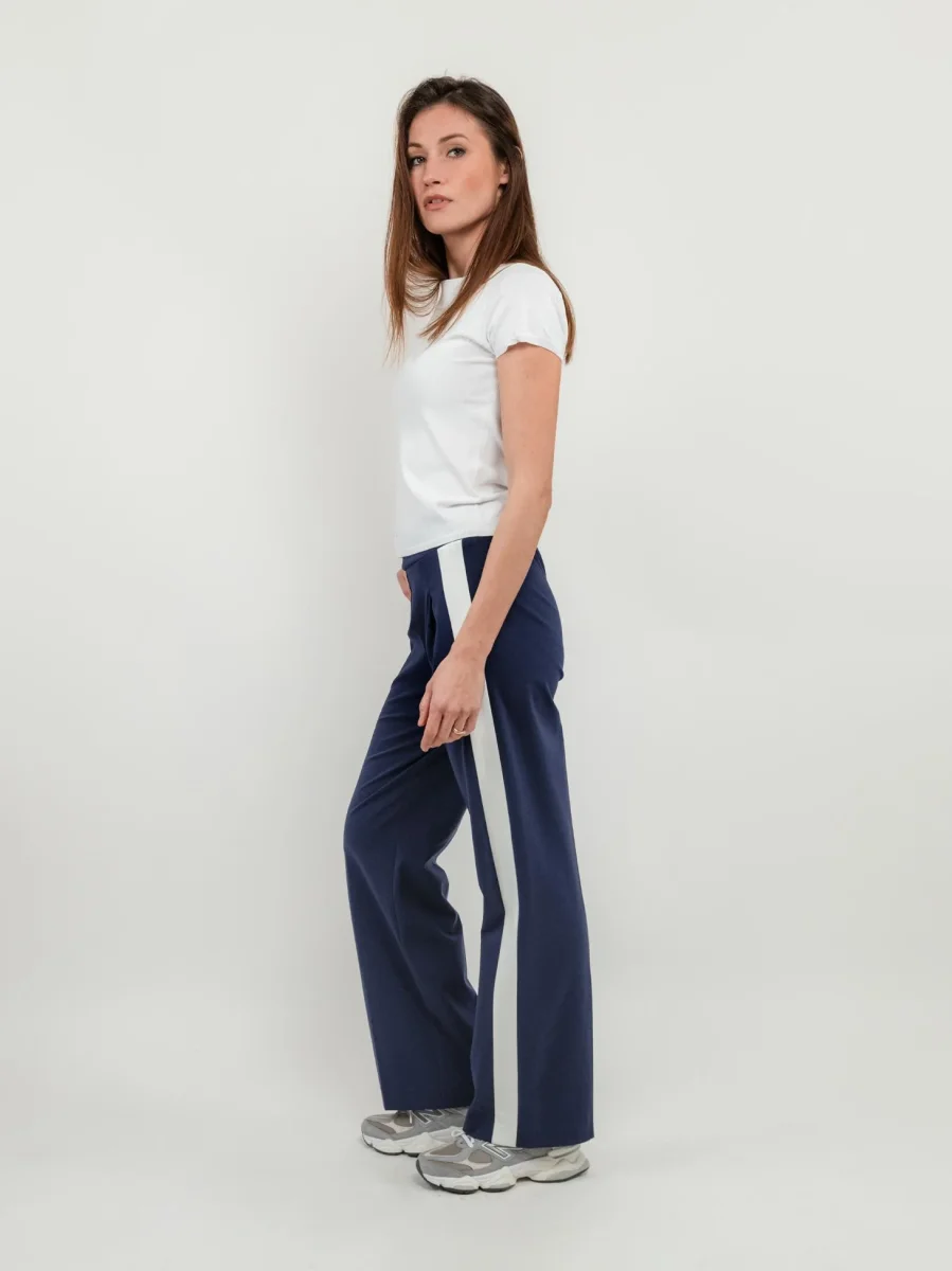 PANTALONE A PALAZZO BLU CON INSERTI LATERALI BIANCHI - immagine 4