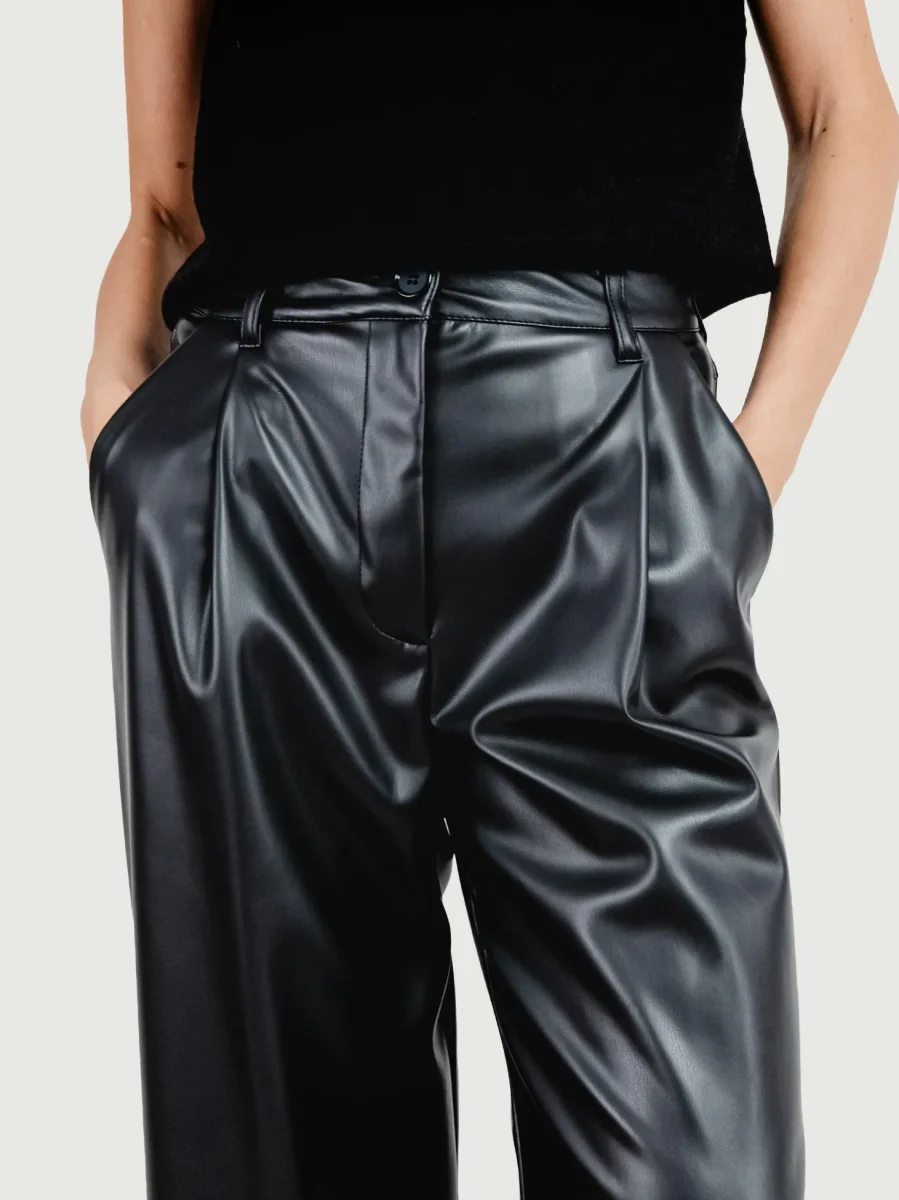 PANTALONE A PALAZZO IN ECOPELLE NERO - immagine 6