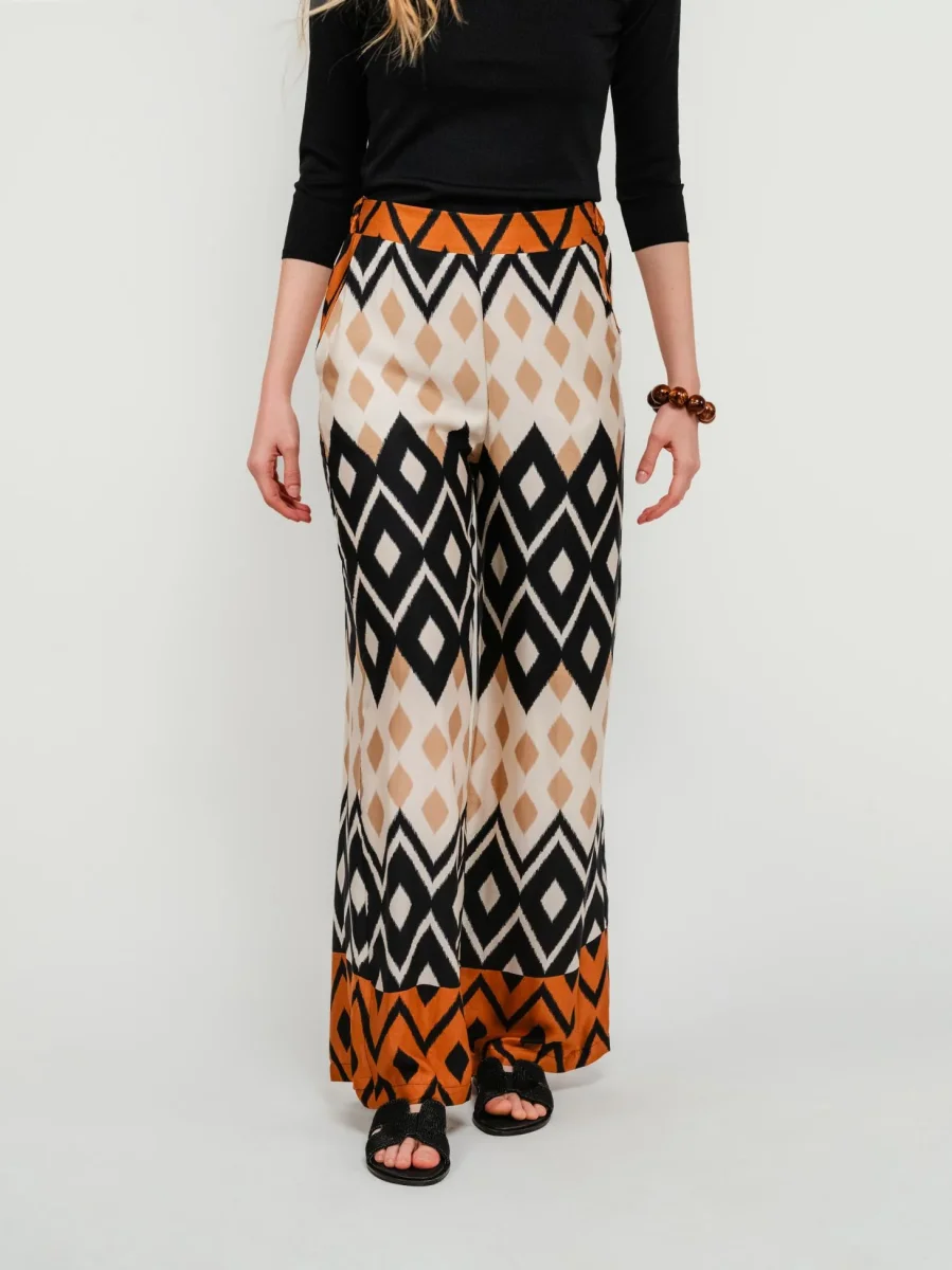 PANTALONE A PALAZZO IN RASO CON FANTASIA - immagine 3