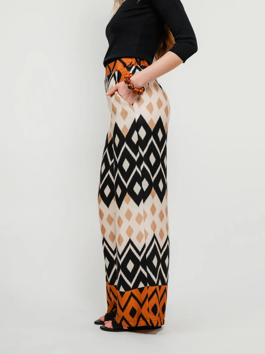 PANTALONE A PALAZZO IN RASO CON FANTASIA - immagine 4