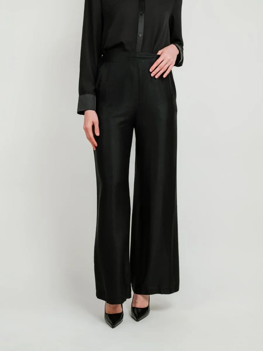 PANTALONE A PALAZZO IN RASO NERO - immagine 3