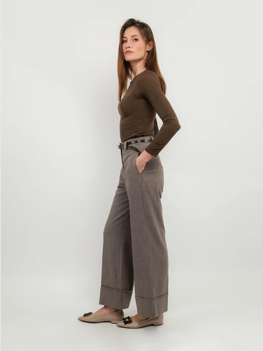 PANTALONE A PALAZZO MARRONE CON MAXI RISVOLTO - immagine 4
