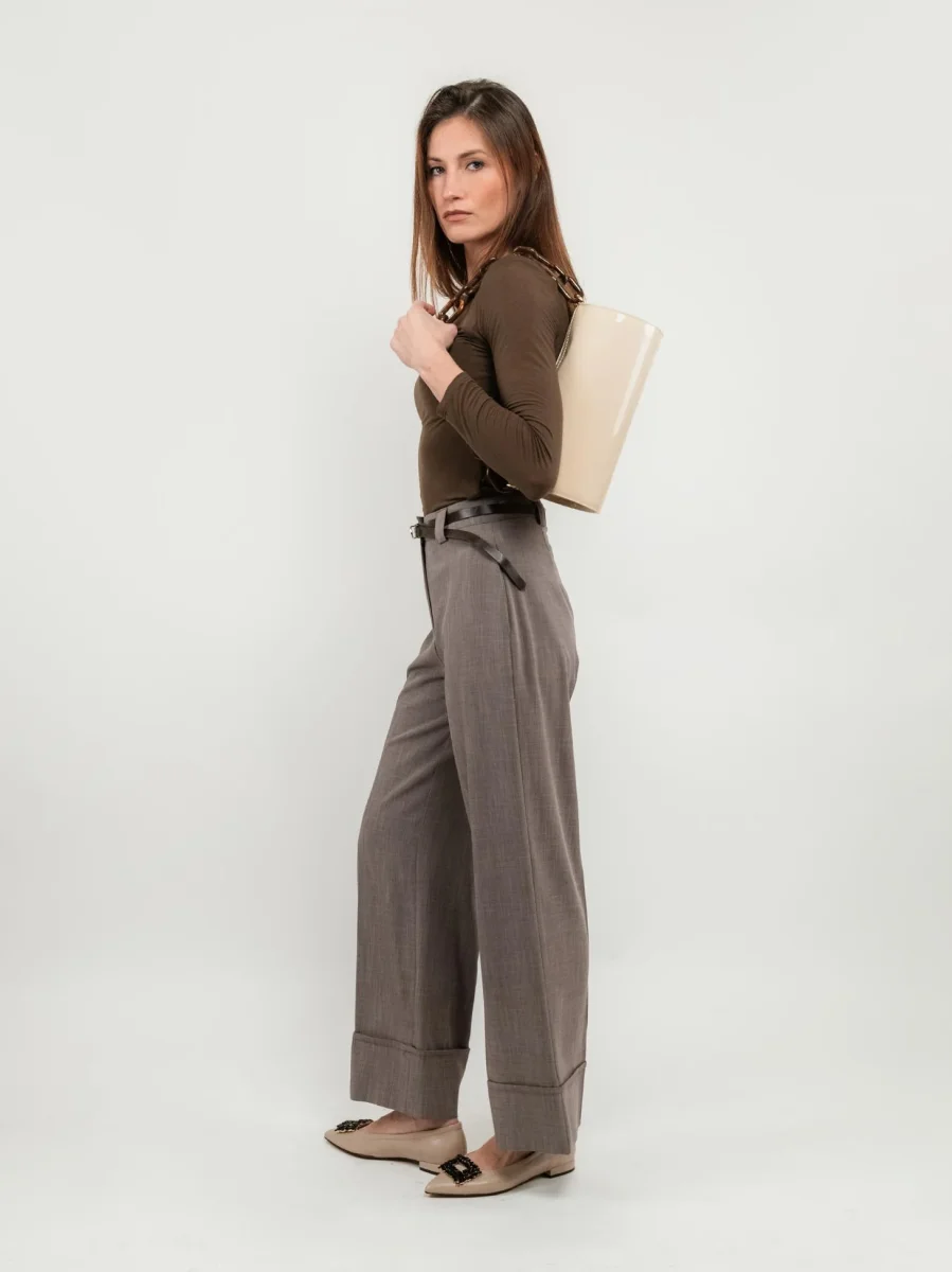 PANTALONE A PALAZZO MARRONE CON MAXI RISVOLTO - immagine 7