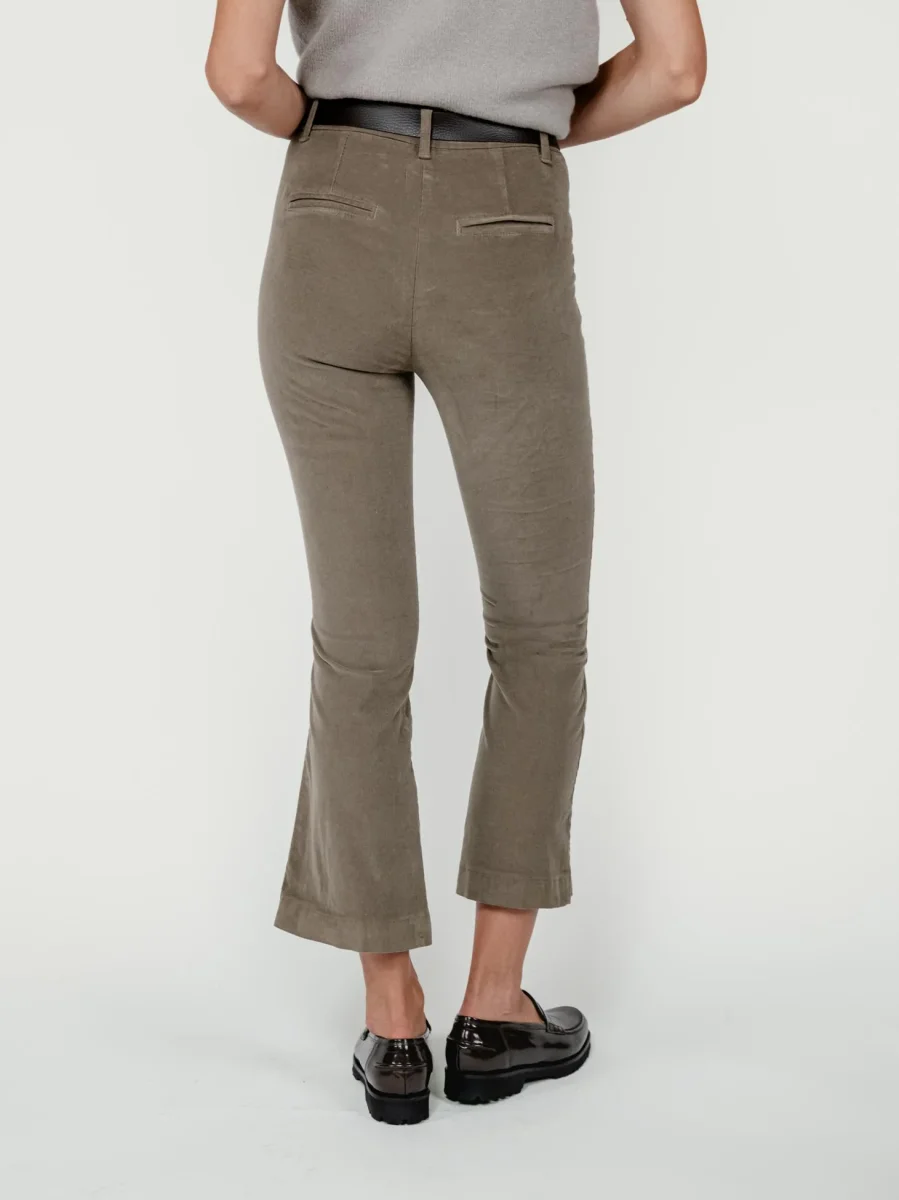 PANTALONE A TROMBETTA IN VELLUTO TORTORA - immagine 5