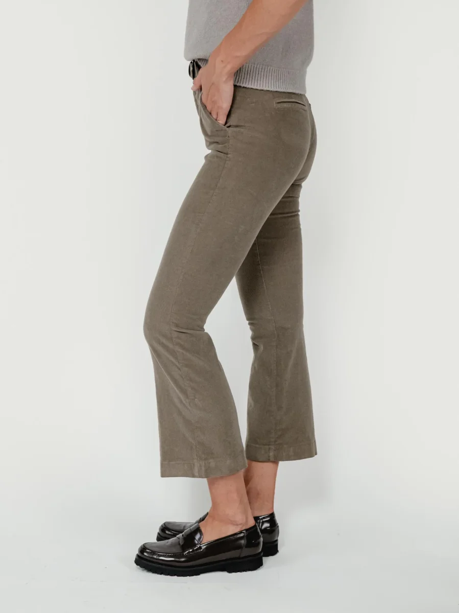 PANTALONE A TROMBETTA IN VELLUTO TORTORA - immagine 4