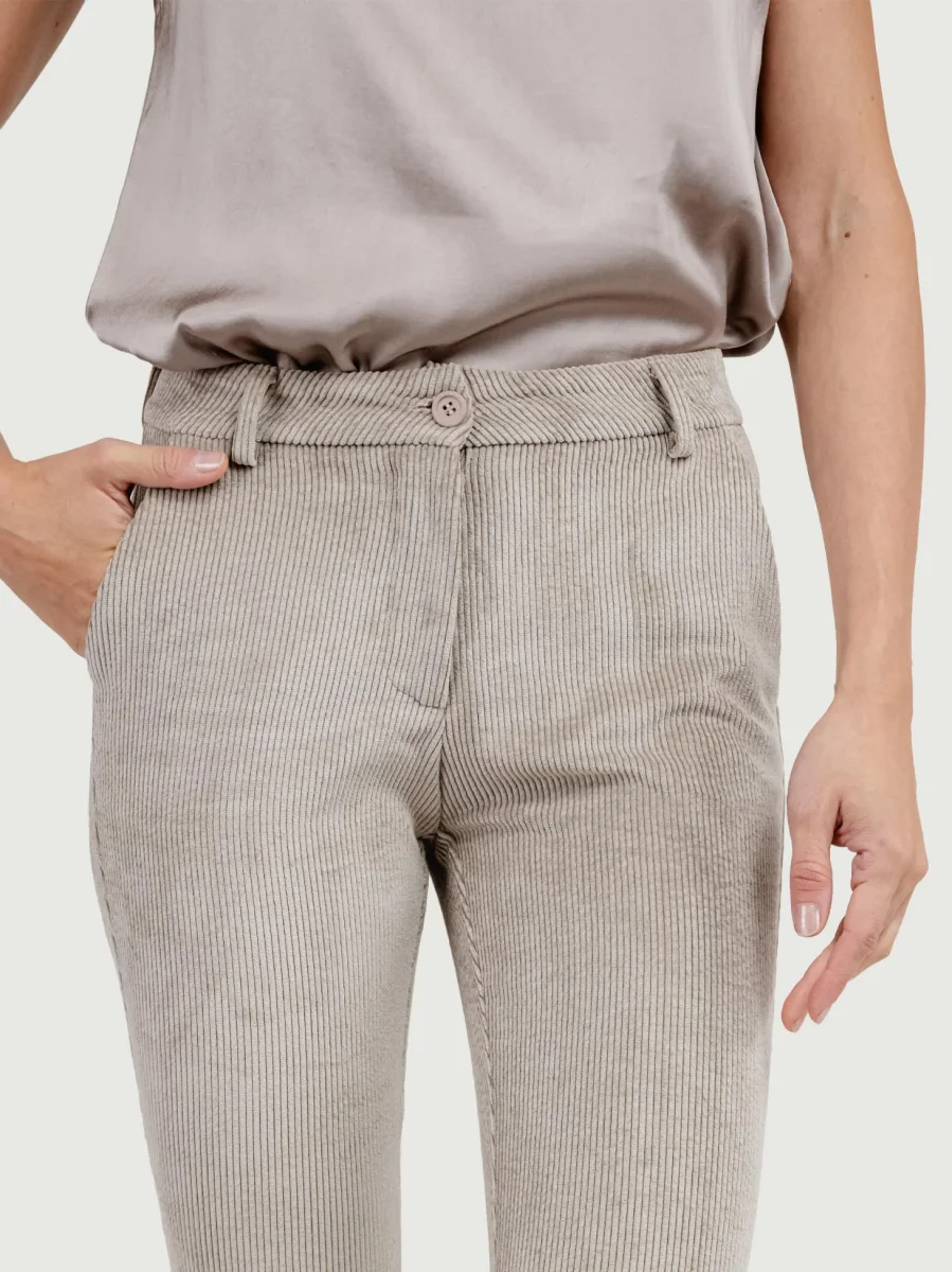 PANTALONE A ZAMPA IN VELLUTO A COSTE BEIGE - immagine 6