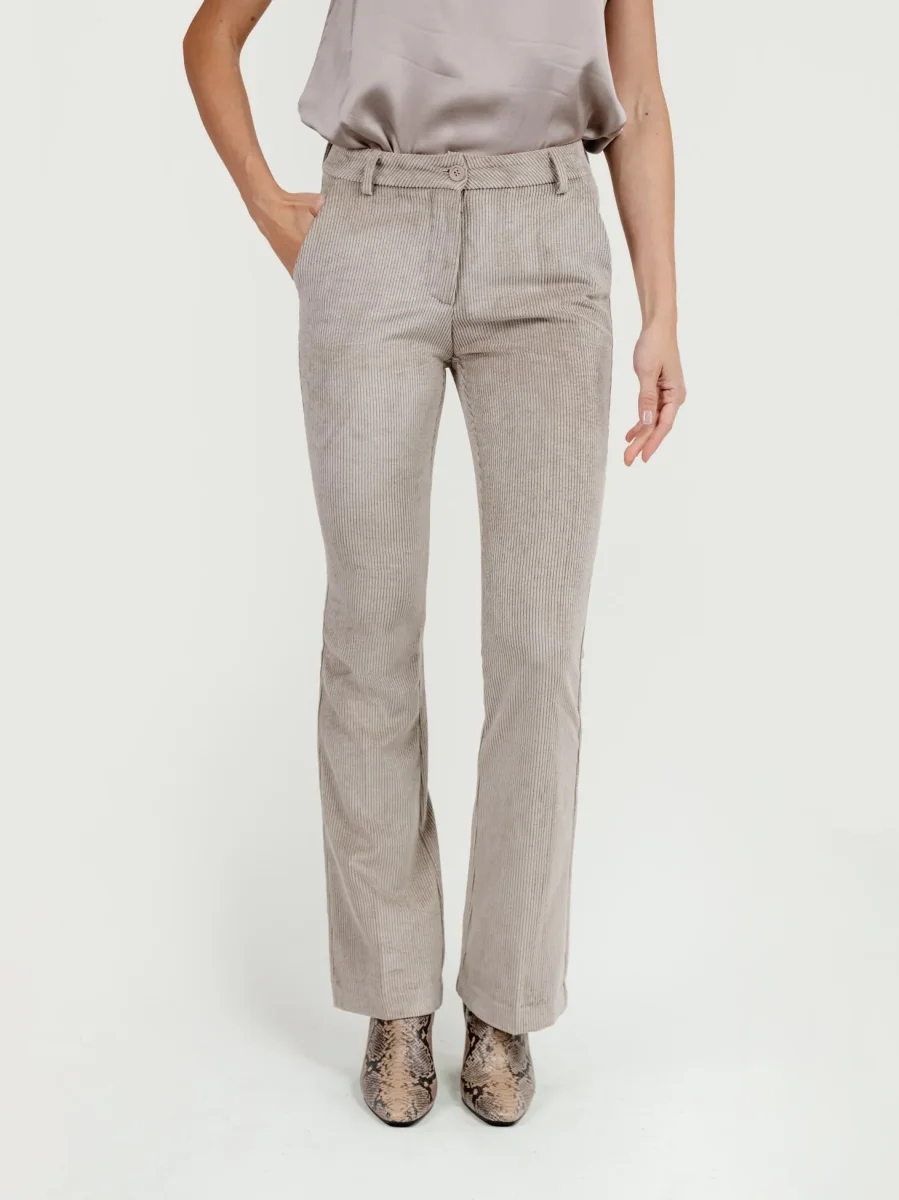 PANTALONE A ZAMPA IN VELLUTO A COSTE BEIGE - immagine 3